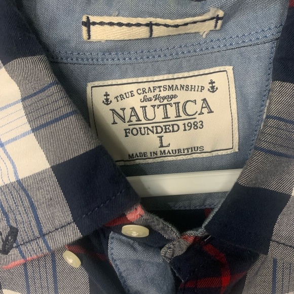 Men’s Nautica size large button up collared shirt - Picture 2 of 3
